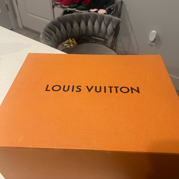Louis Vuitton women’s run a way sneakers - Picture 5 of 6